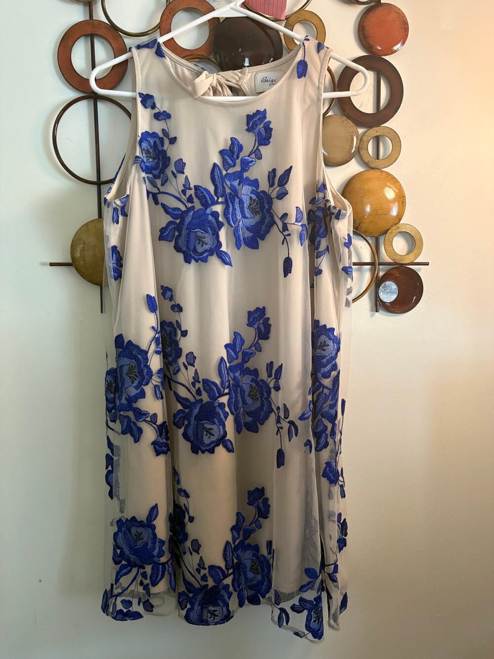 D98 Beige by ECI Women’s large beige and blue dress